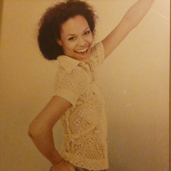 Lace, button-down, short-sleeved, "bodycon" lace blouse by Anna Huling. - Picture 5 of 11